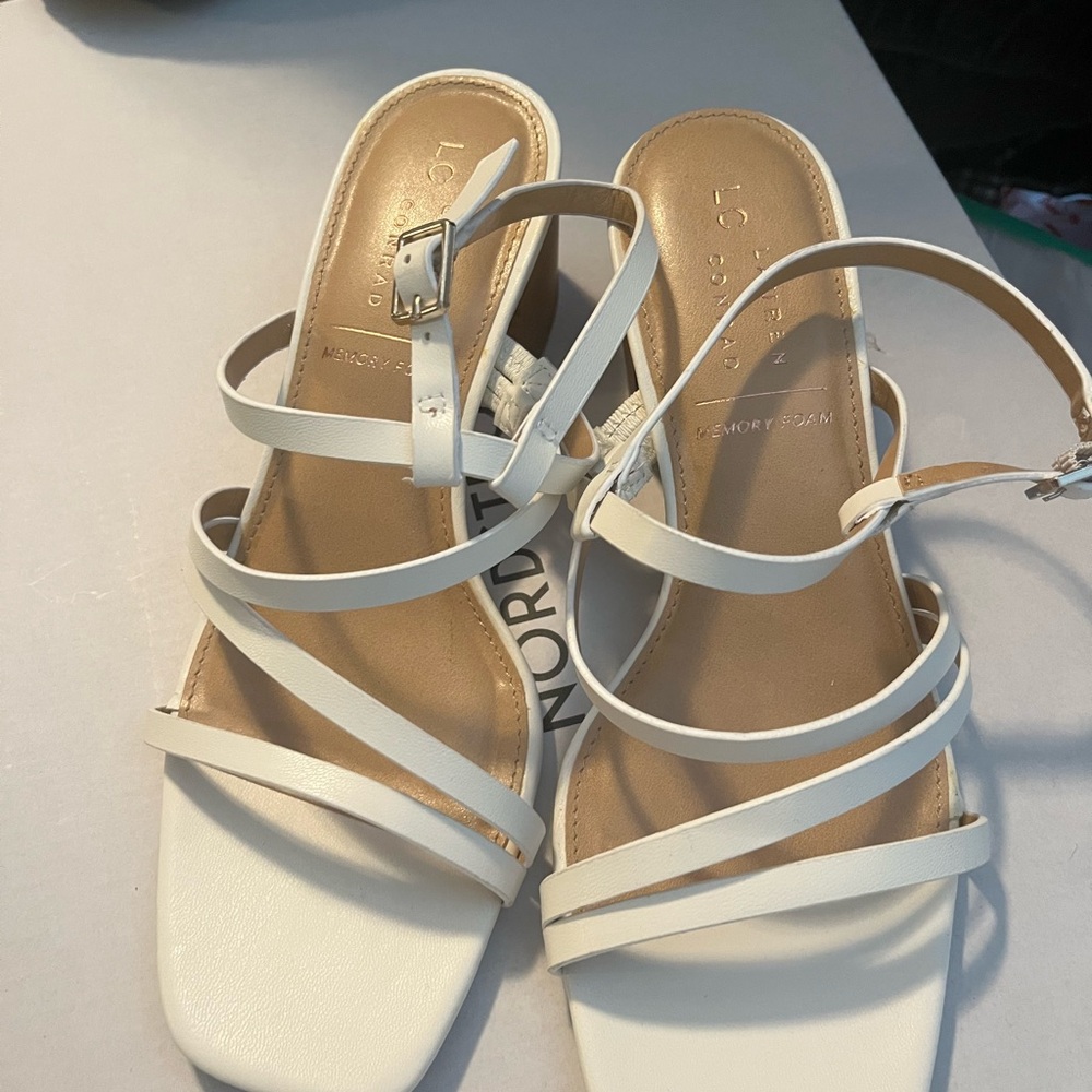 Karen Conrad. Beige. 7.5.  Never worn